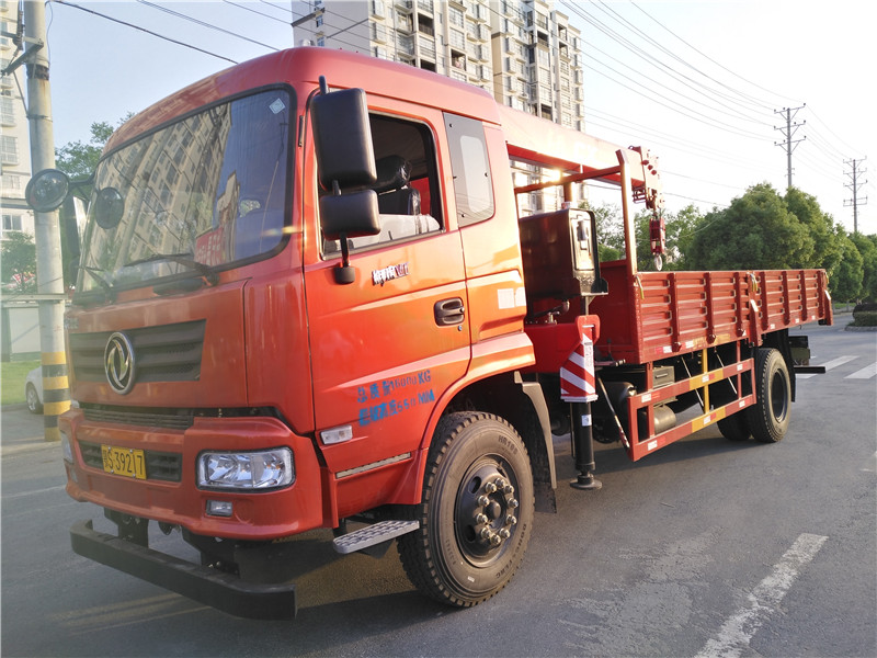 東風御虎【6.3噸】隨車吊