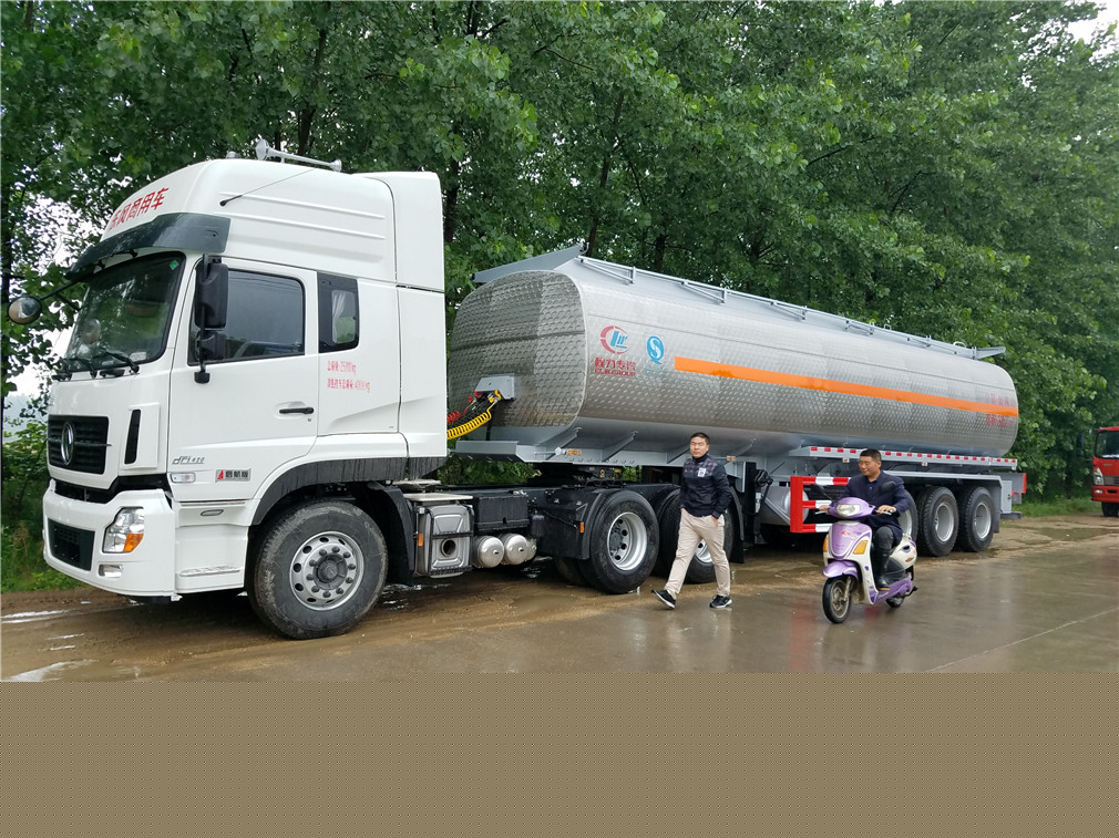 東風(fēng)天龍3軸【42立方】鋁合金運油半掛車