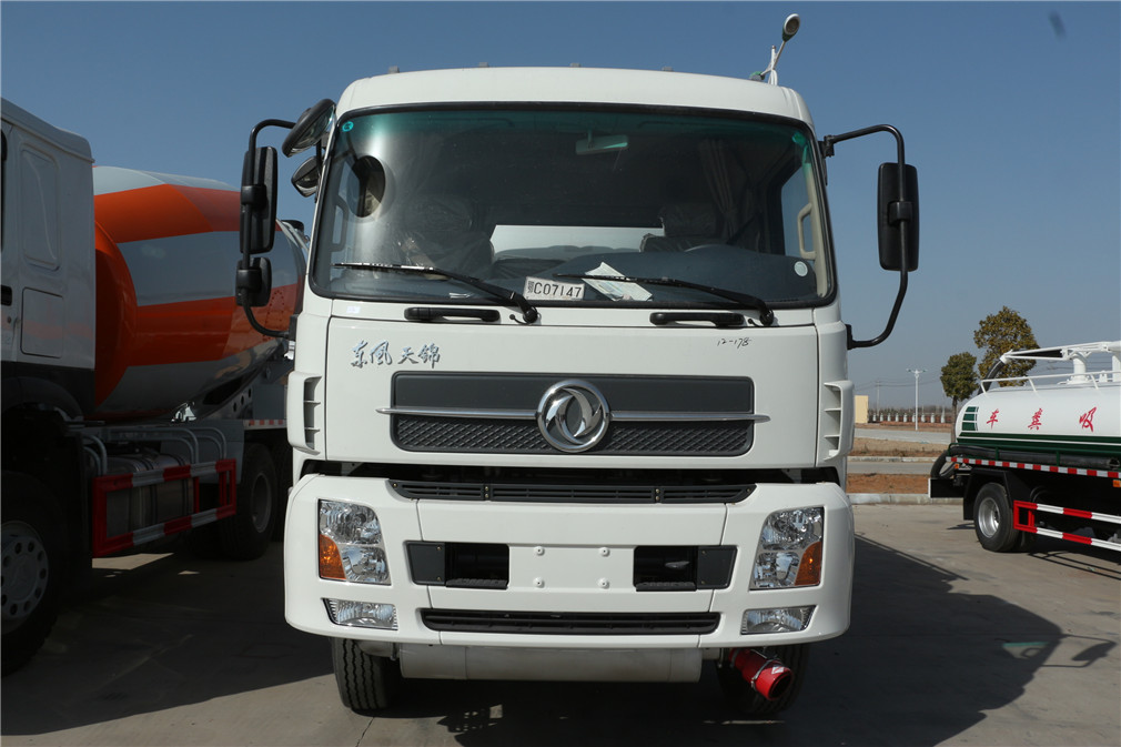 東風(fēng)天錦小三軸【20立方】運(yùn)油車