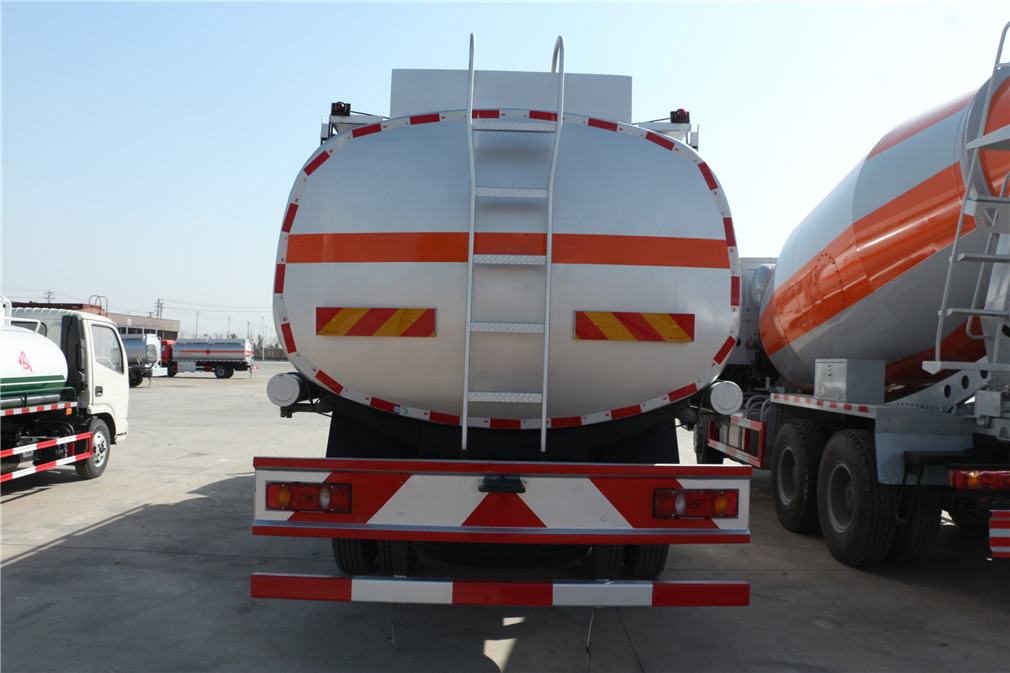 東風(fēng)天錦小三軸【20立方】運(yùn)油車