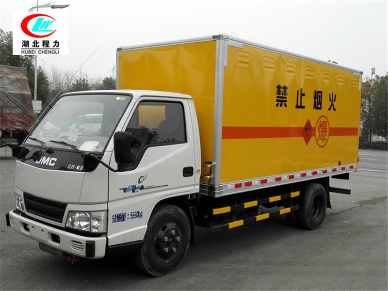 江鈴4.2米易燃液體廂式運輸車【三類 藍牌】