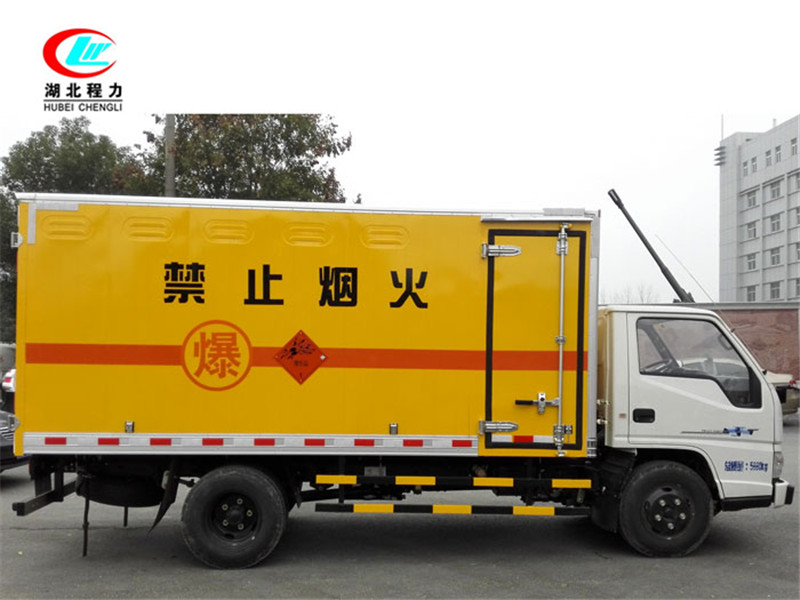 江鈴4.2米易燃液體廂式運輸車【三類 藍牌】