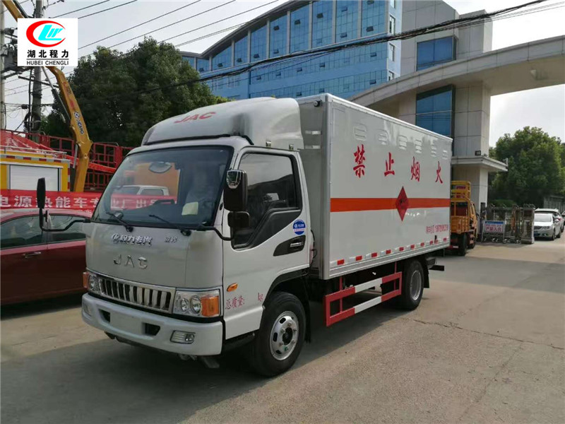 江淮4.1米易燃液體廂式運輸車【三類 】