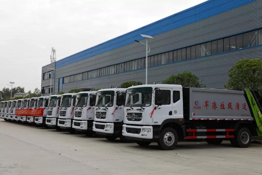 程力軍品再次引發行業風暴 程力一體化智能控制壓縮垃圾車受到部隊首長好評