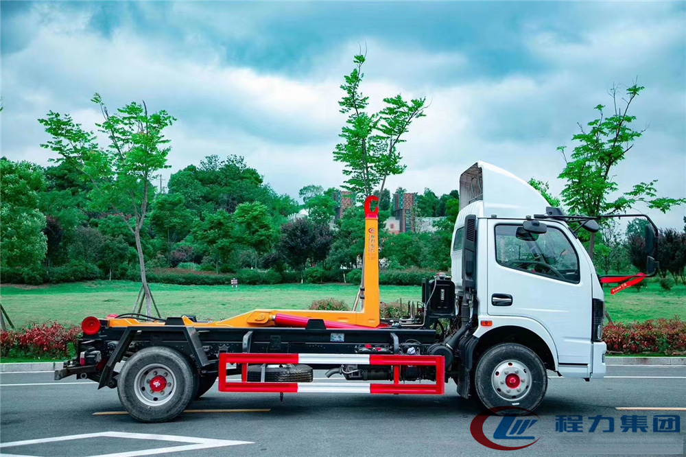 國六【7-8方】東風(fēng)D7 勾臂垃圾車