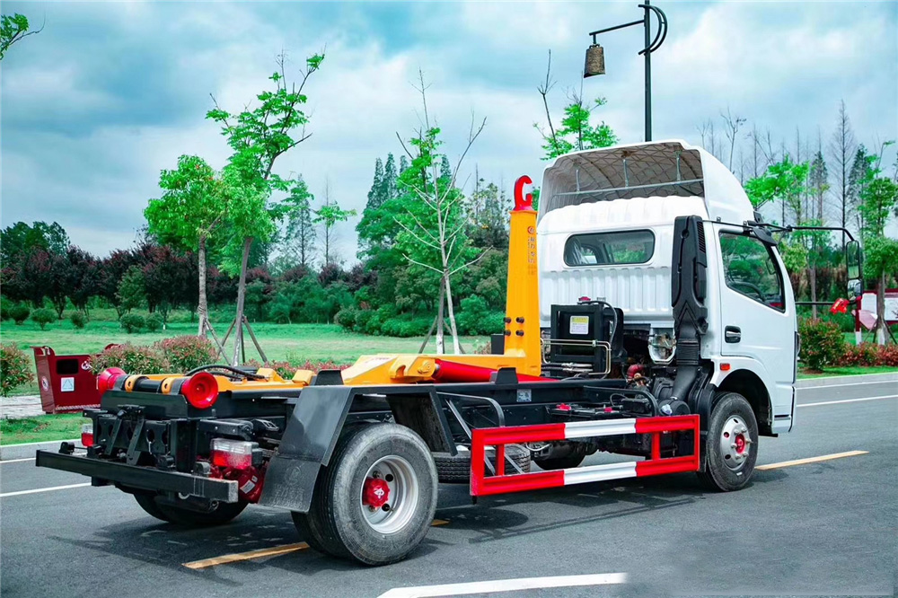 國六【7-8方】東風(fēng)D7 勾臂垃圾車