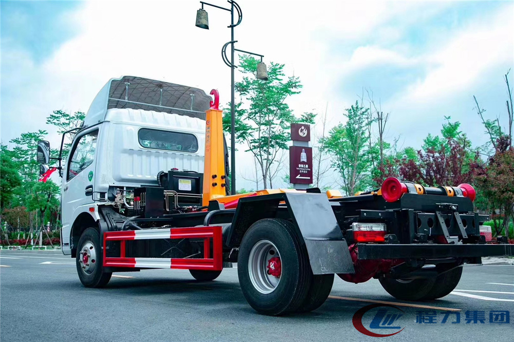 國六【7-8方】東風(fēng)D7 勾臂垃圾車