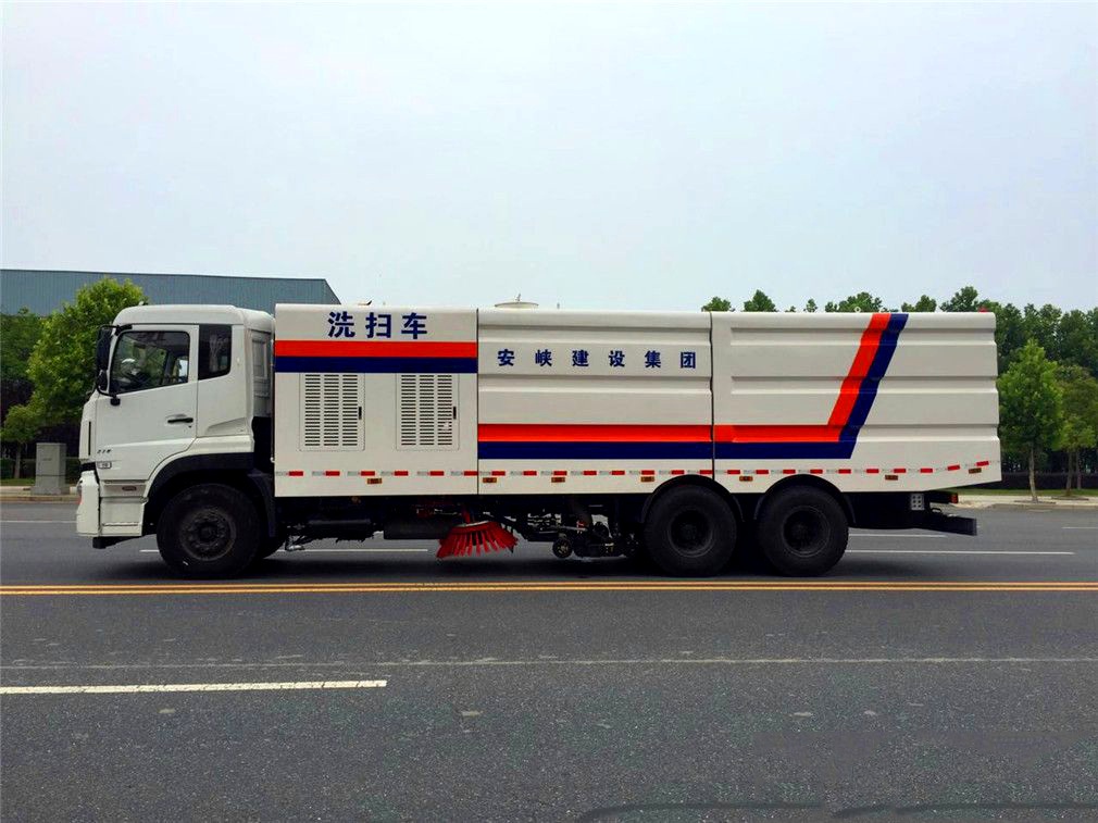 【13方水 9方塵】東風天龍后雙橋 洗掃車