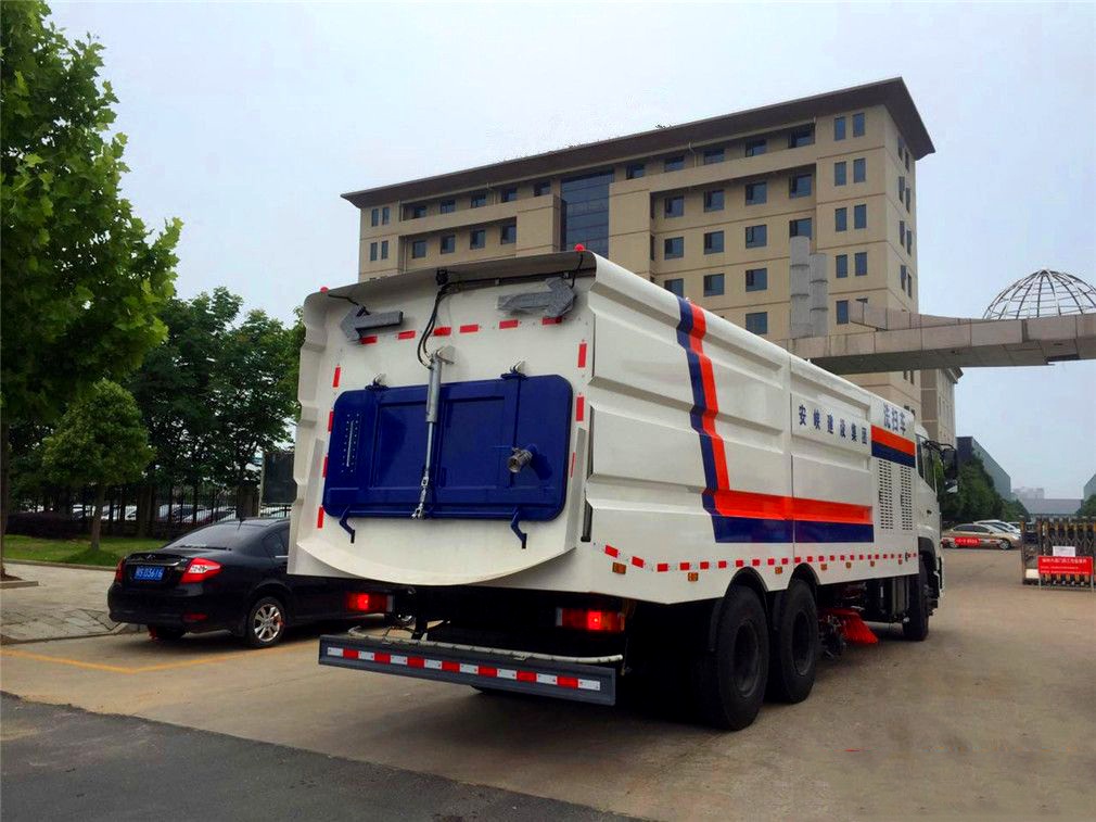 【13方水 9方塵】東風天龍后雙橋 洗掃車